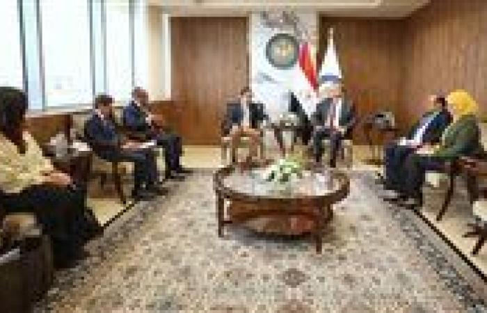 وزير البترول يتابع تطورات العمل بمجمع البحر المتوسط للبتروكيماويات في العلمين الجديدة