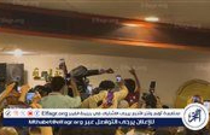 احتفالات كبيرة بنقابة الصحفيين بعد فوز "البلشي" بمقعد النقيب لدورة ثانية